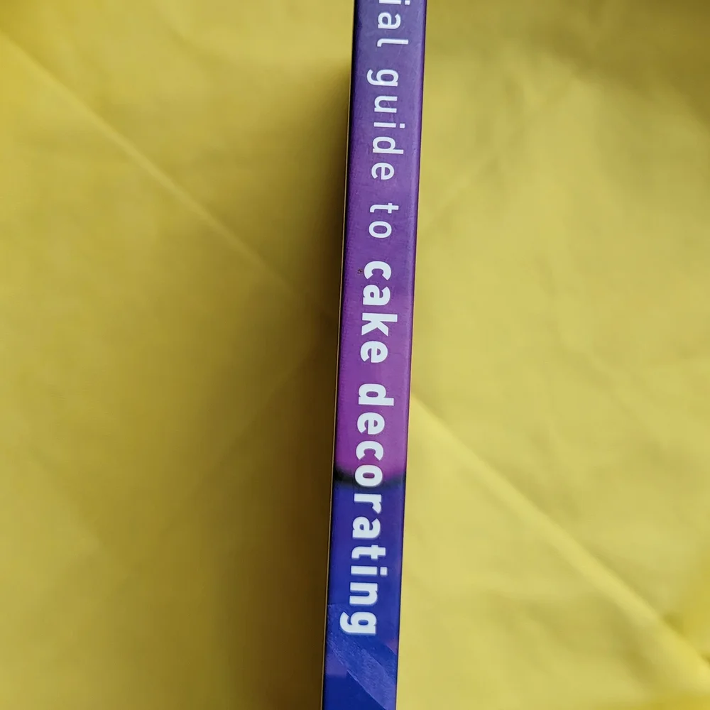 Essential Guide to Cake Decorating Book